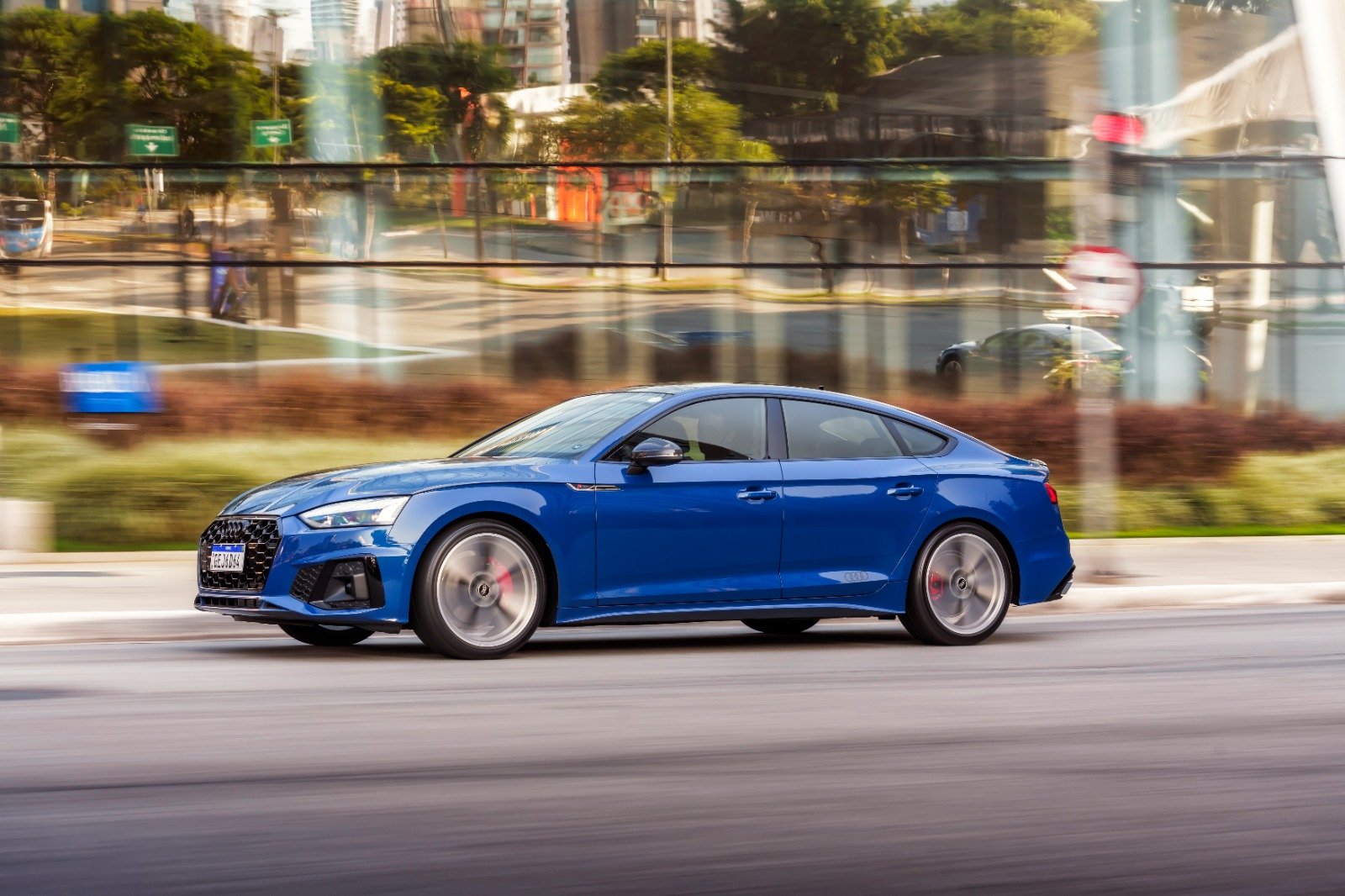 A5 carbon é série exclusiva para o Brasil