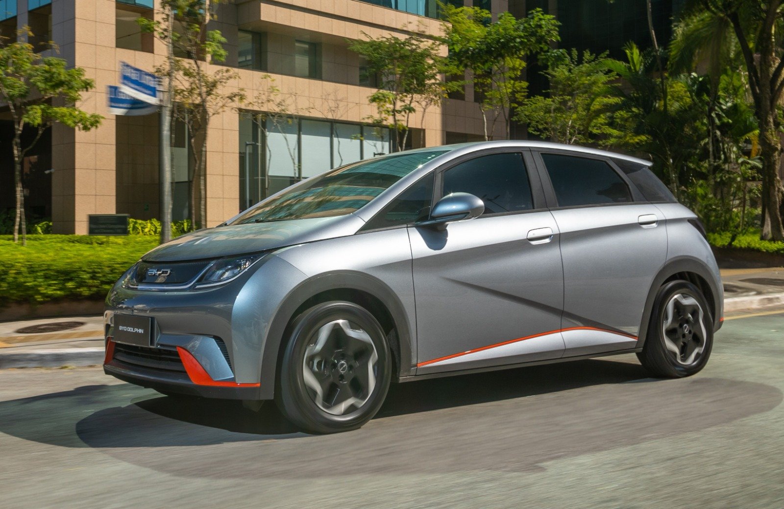 Três mil Dolphin nas ruas