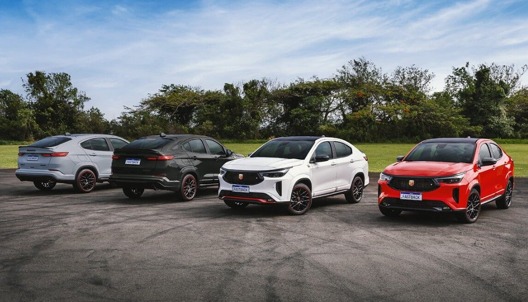 Mais um Abarth na rua. É a vez do Fastback