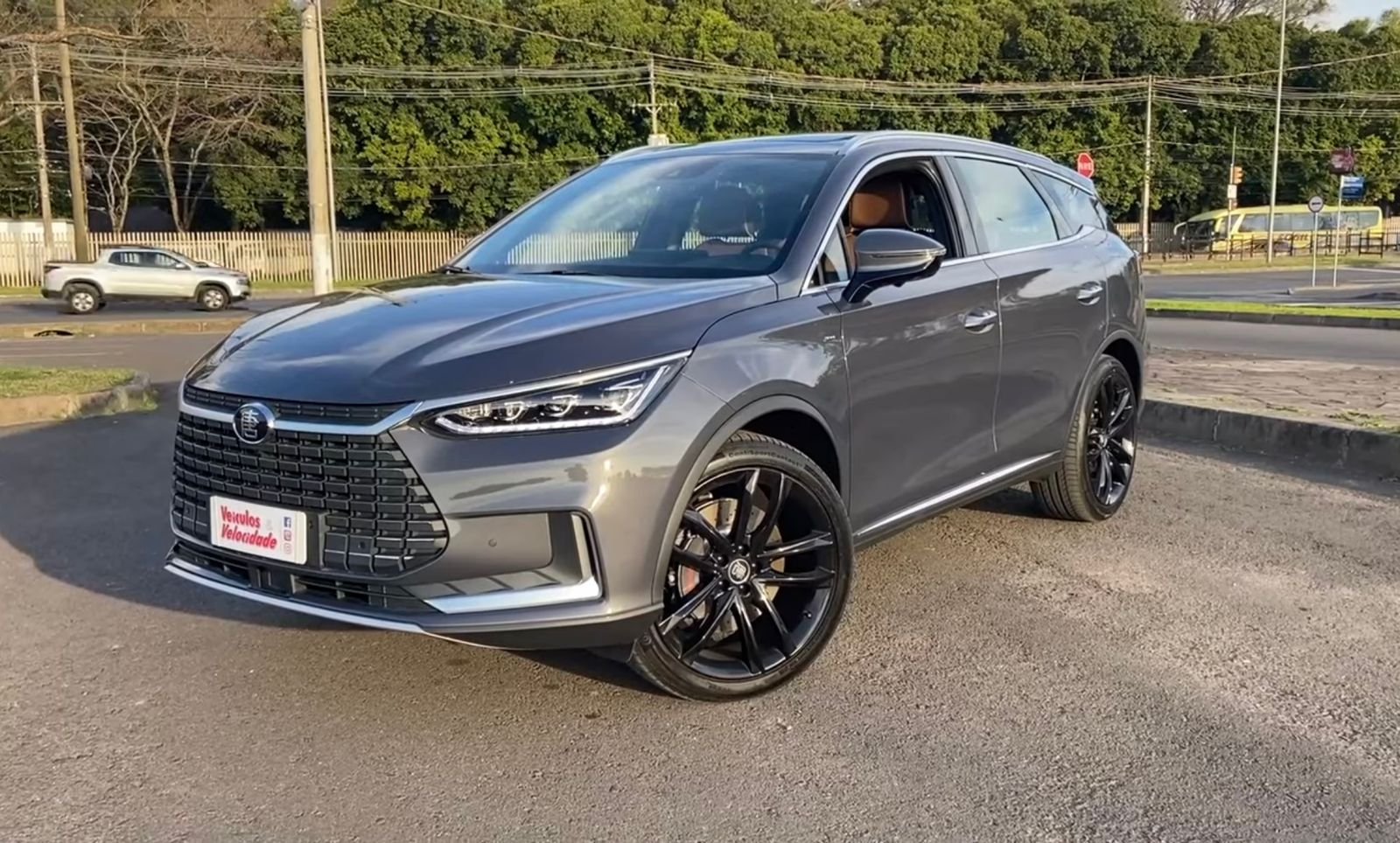 Carros elétricos invadem a TV