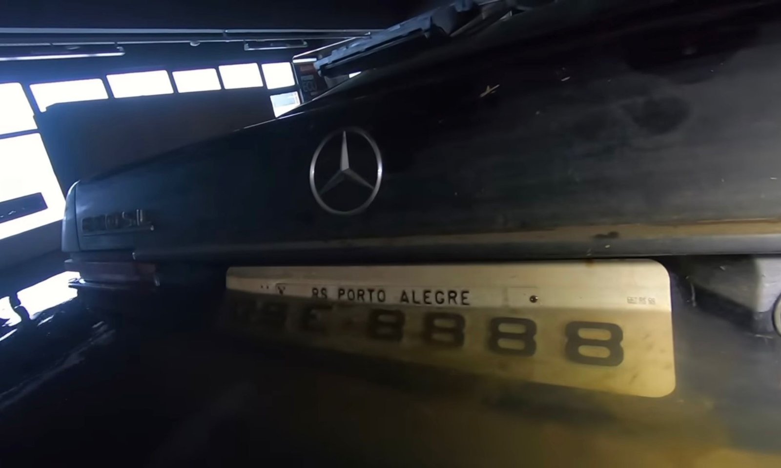 Reportagem mostra Mercedes de Senna mergulhada na enchente
