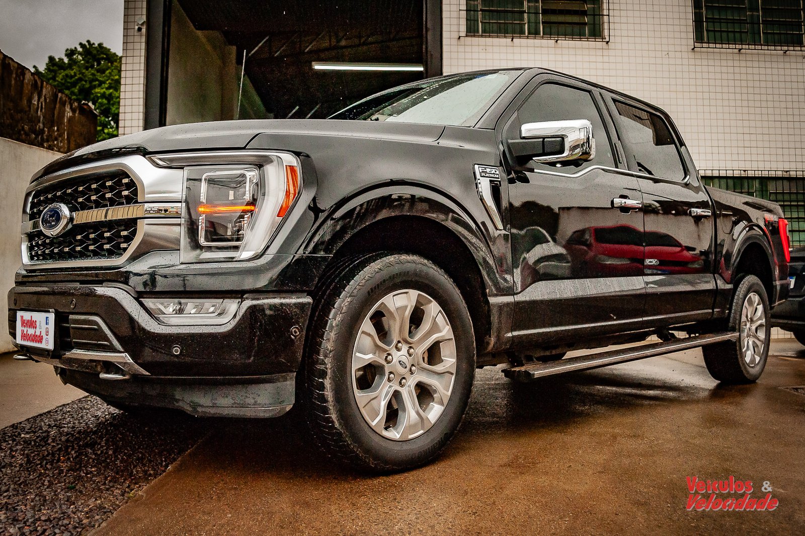 É quase um Landau: Ford F-150 tem tamanho e luxo