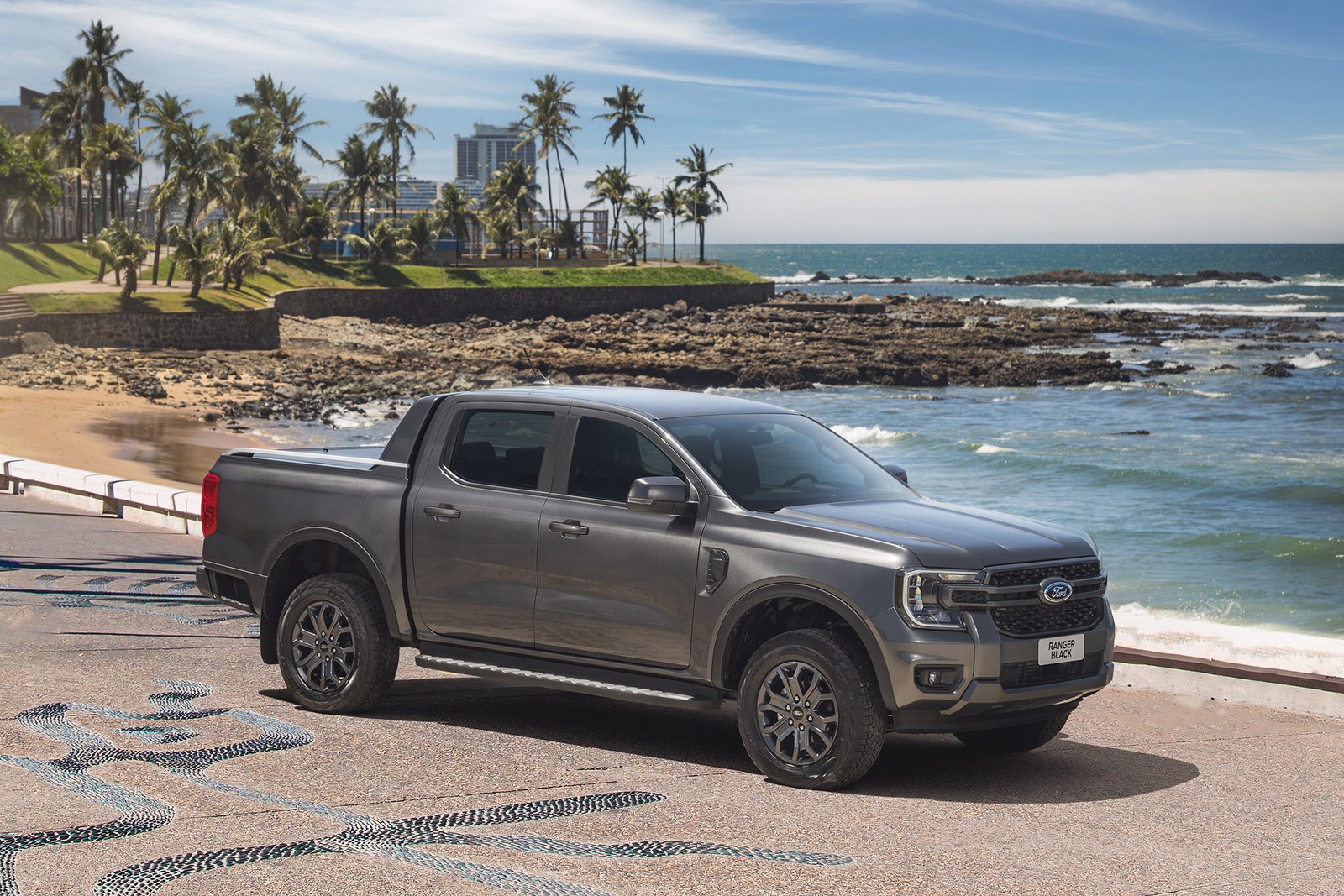 Ranger Black chega 4×2 e mais barata da gama