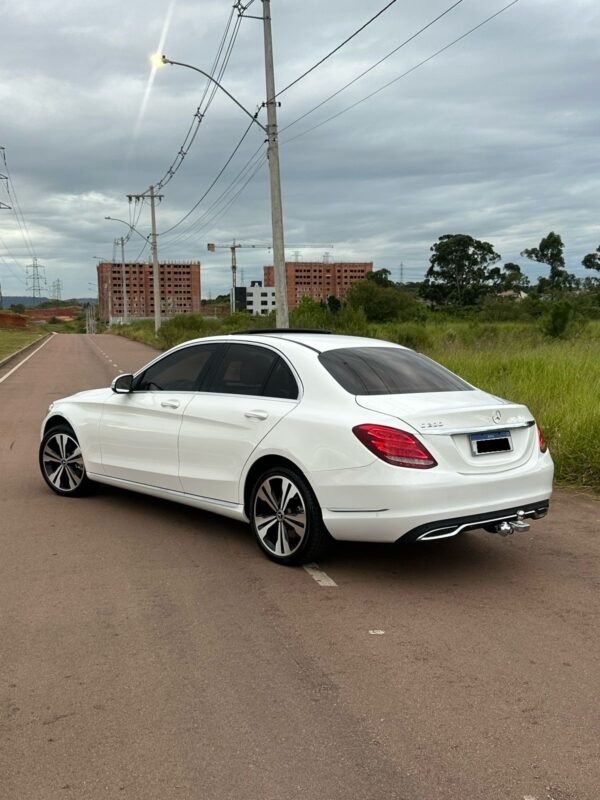 Mercedes-Benz C200 Avantgarde 2.0 Turbo 2016 - Image 3